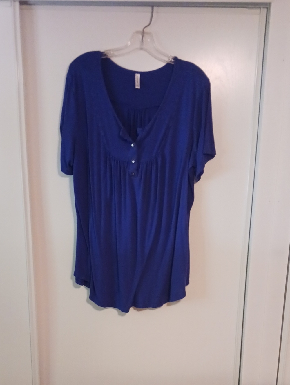 Women's Short Sleeve Scoop Neck Top in Royal Blue